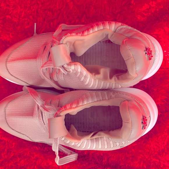 Super Cute DKNY - Picture 8 of 8